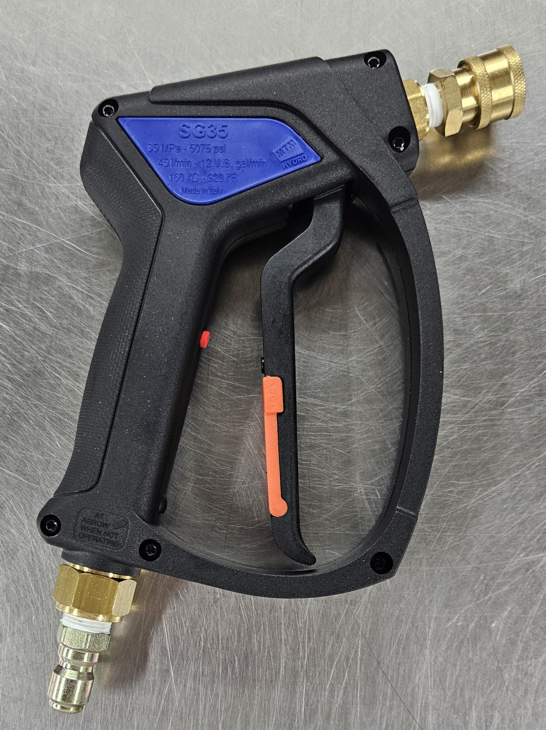 Pressure washer short gun with 3/8" MPT plug on the bottom
