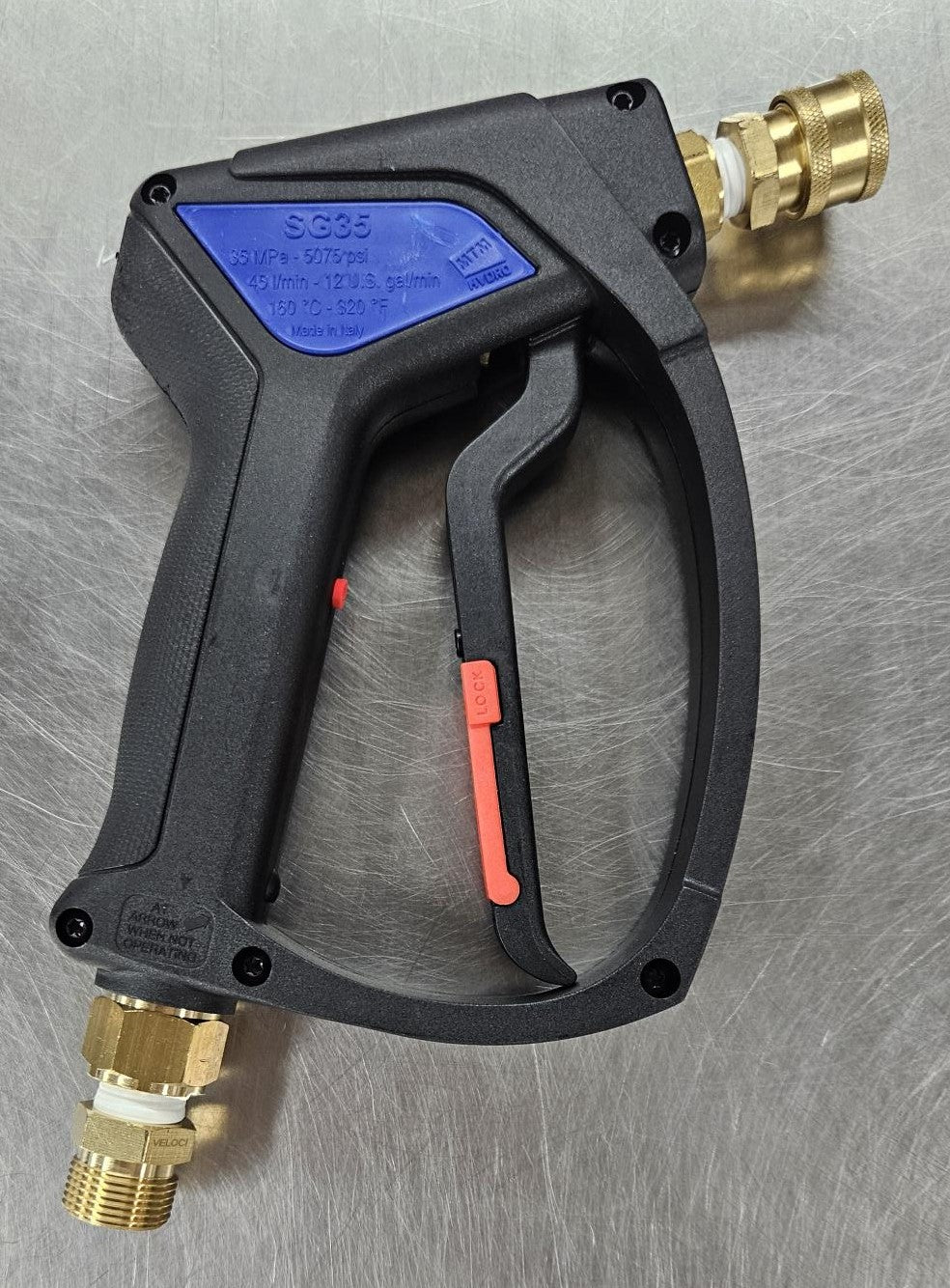 Pressure washer short gun with 22mm MPT connector on the bottom