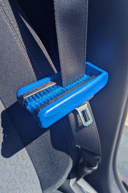 BluGator Seatbelt Brush